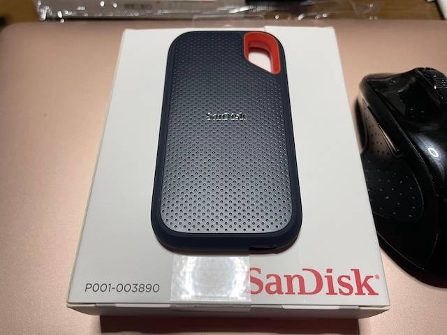 SanDisk Extreme ポータブルSSD 1TB（SDSSDE61-1T00-GH25）